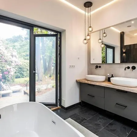 Apartament Kubic With Pool Friedrichshafen